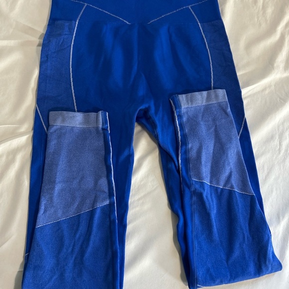 SHEIN Women’s athletic set Seamless Crop Top Blue Long with pants size large - Picture 3 of 4